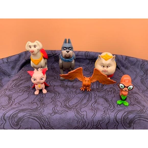 Super Pets Figures - Picture 1 of 3